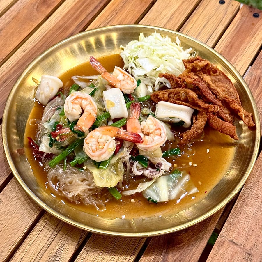 ยำวุ้นเส้นทะเลกุ้งปลาหมึก