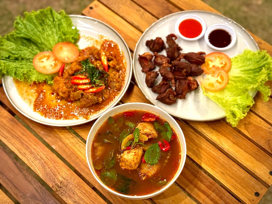 ต้มยำ ลาบทอด และหมูทอด